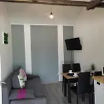 Nad Jeziorem Treby Stare