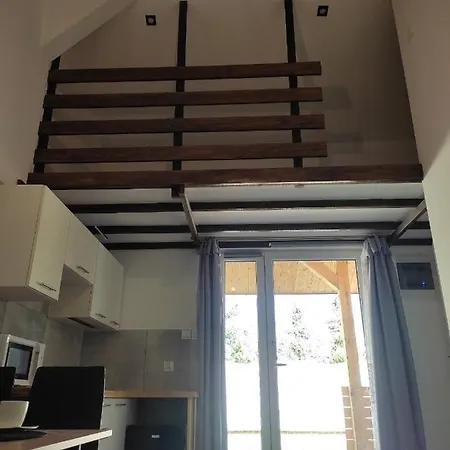 Nad Jeziorem Apartman Treby Stare