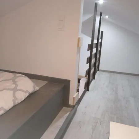 Nad Jeziorem * Treby Stare