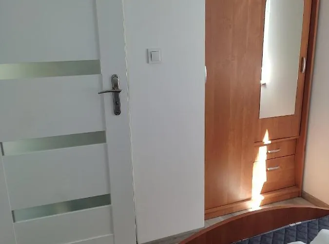 Nad Jeziorem * Treby Stare